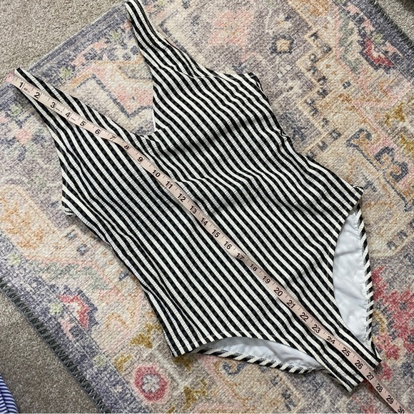 Athleta Small Seersucker Striped Black White One Piece‎ Swimsuit - Picture 11 of 11